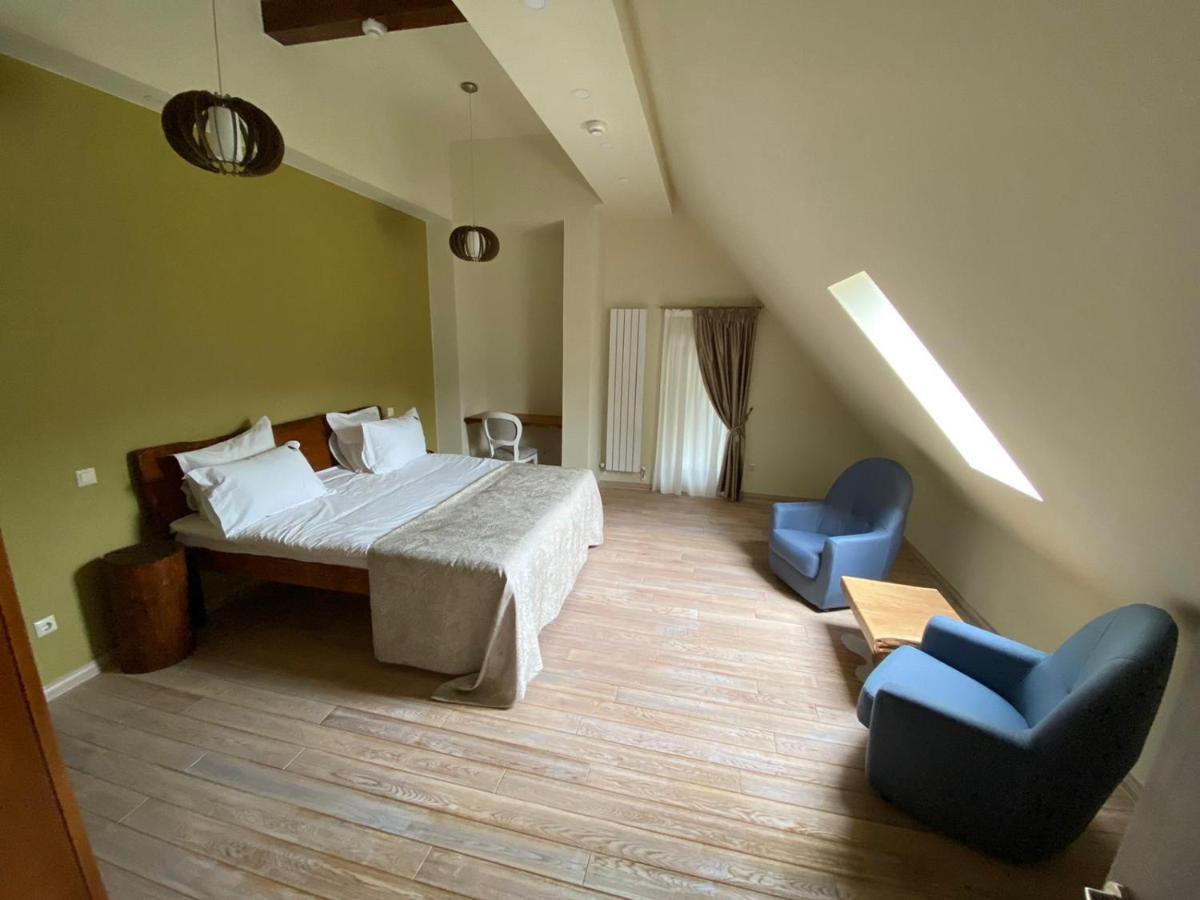 Hotel Casa Iustin à Moroeni Extérieur photo