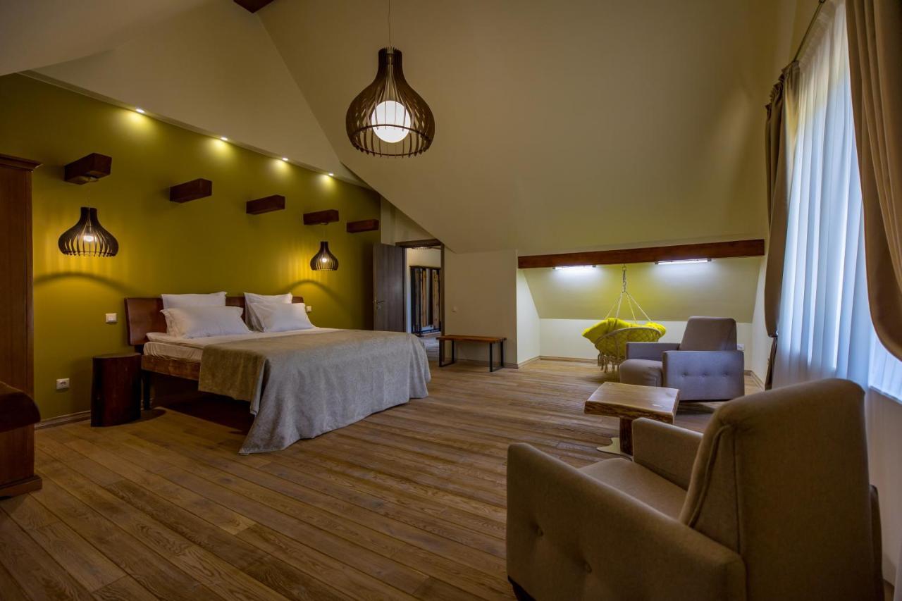 Hotel Casa Iustin à Moroeni Extérieur photo