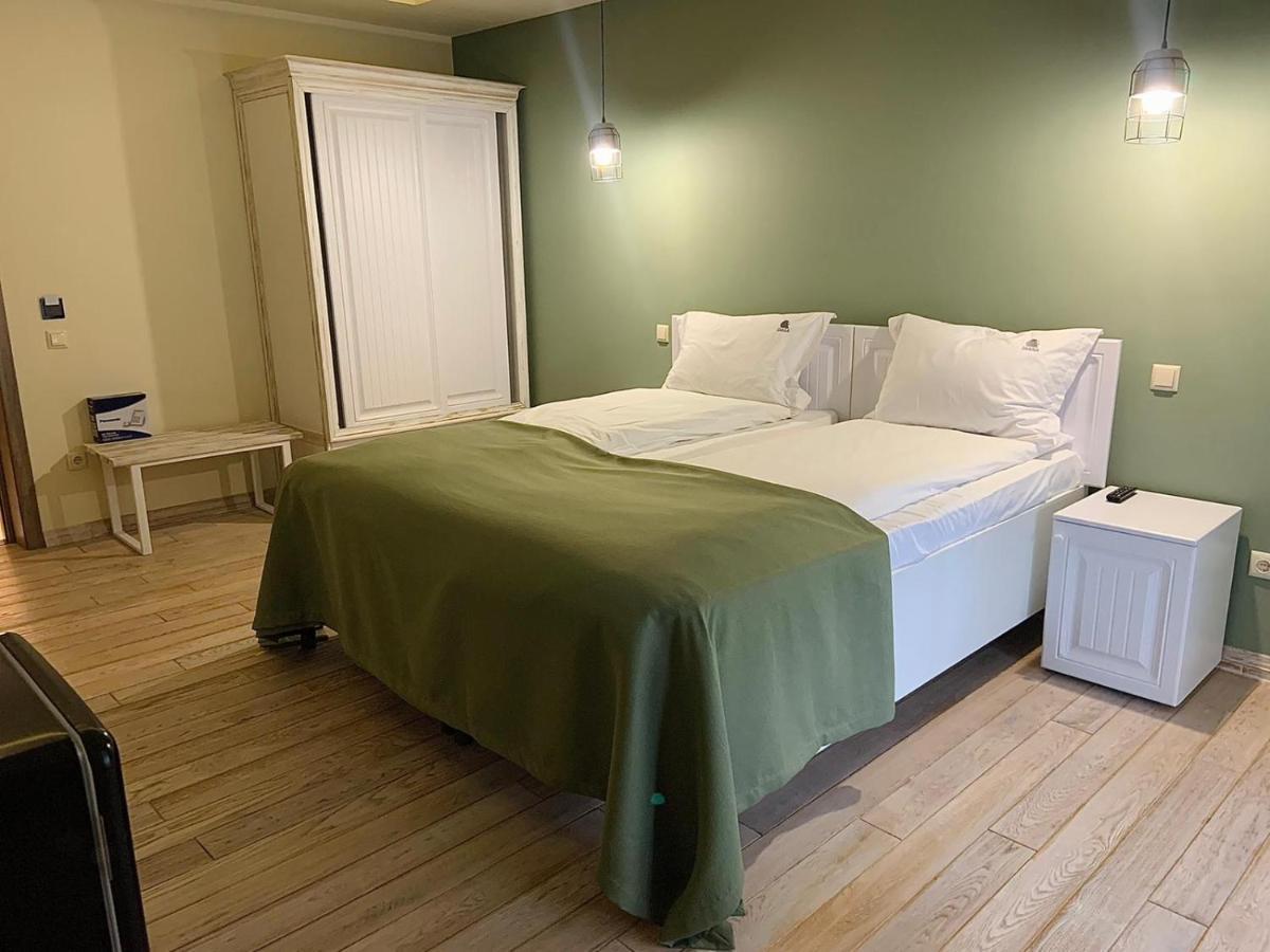 Hotel Casa Iustin à Moroeni Extérieur photo