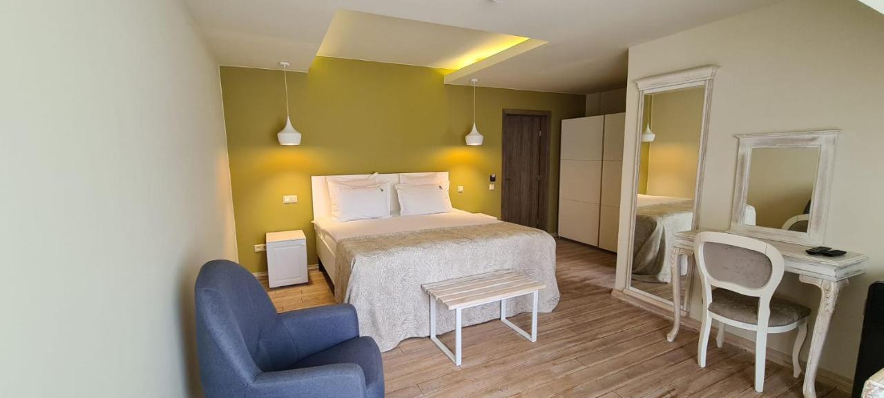Hotel Casa Iustin à Moroeni Extérieur photo