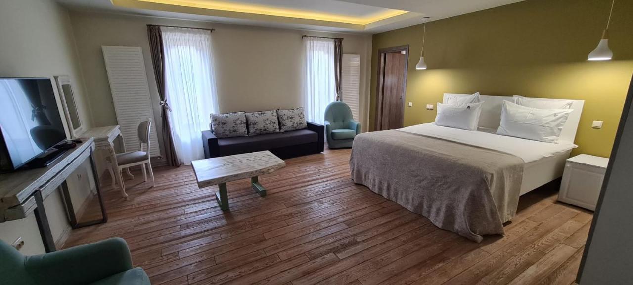 Hotel Casa Iustin à Moroeni Extérieur photo